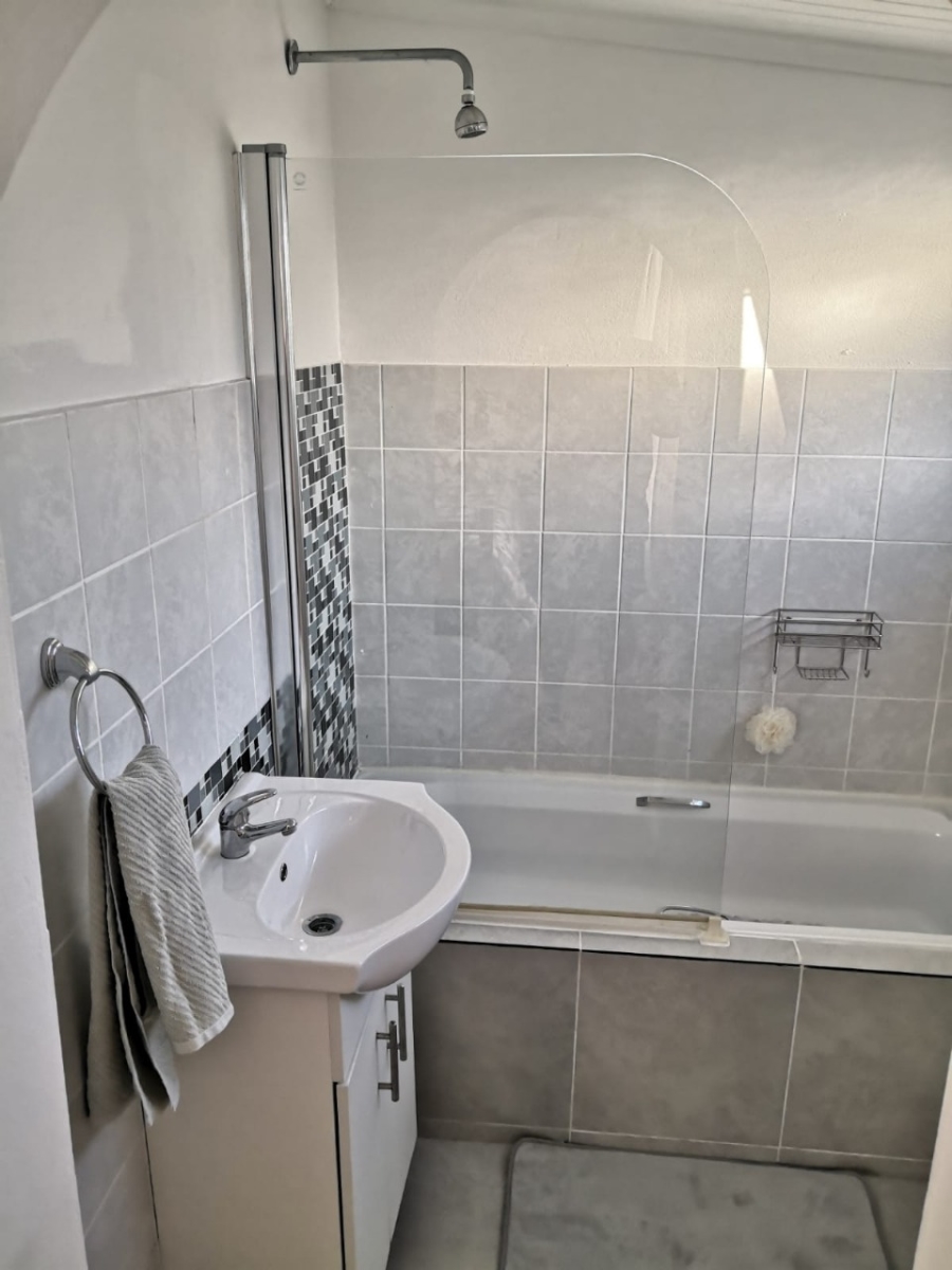 6 Bedroom Property for Sale in Hoekwil Western Cape